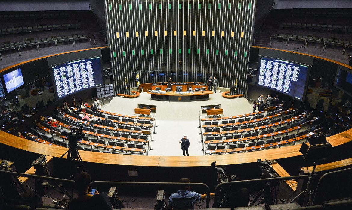 LDO vai a votação hoje com rombo de R$ 247 bi e mais poder ao Congresso