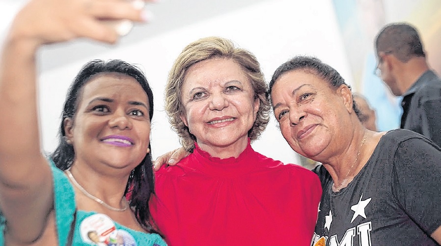 Senadora Lúcia Vânia consegue passarelas