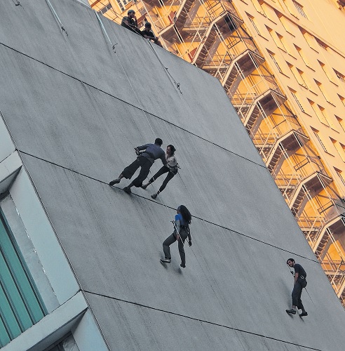 Dança Contemporânea Vertical chega a Goiânia