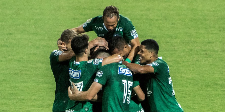 Goiás encara Bragantino pela sobrevivência na Série A