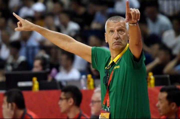 Benite reforça treino da seleção de basquete em preparação para o Pré-Olímpico