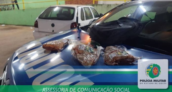 Suspeitos de furtar carne de  supermercado são presos