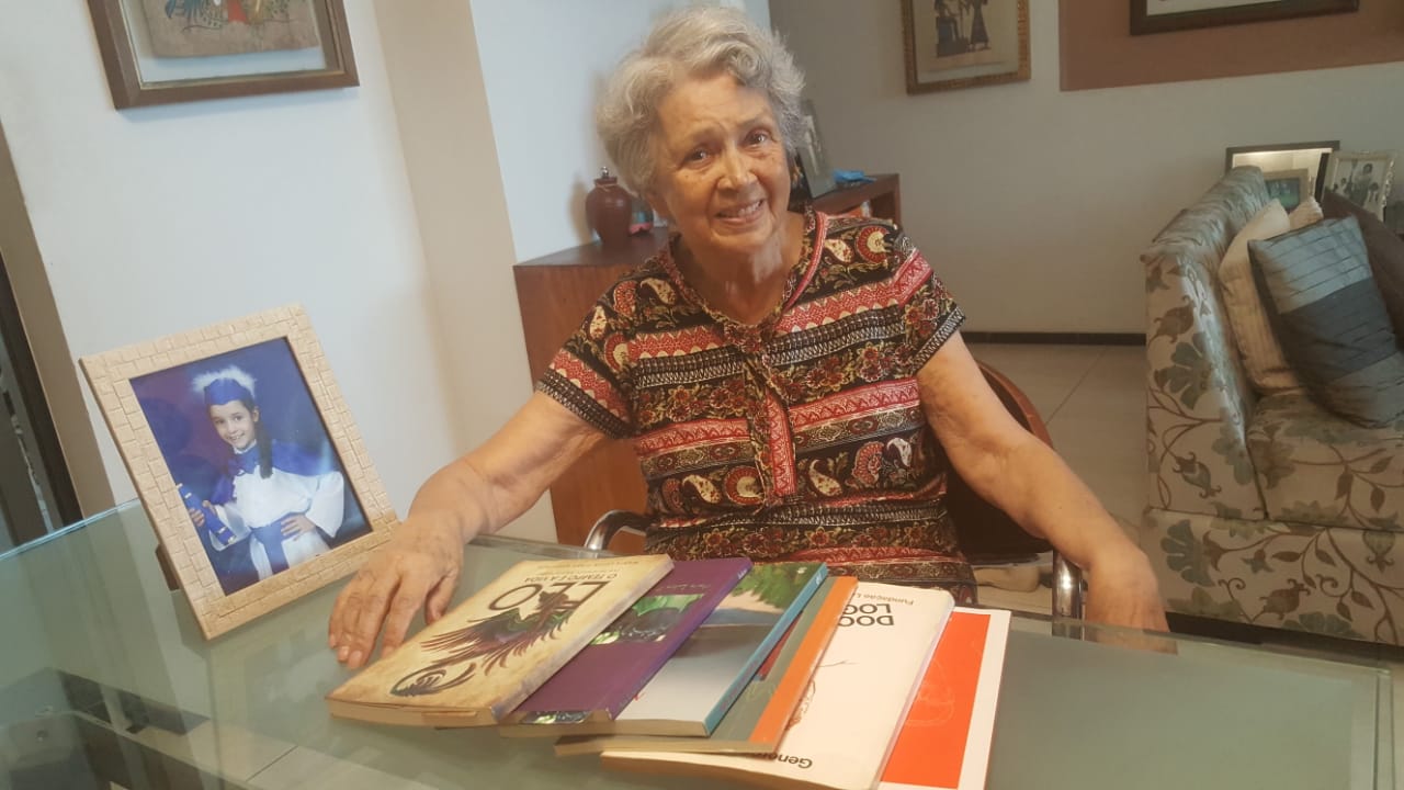 Aos 89 anos a escritora Maria Luíza Medeiros lança seu quinto livro