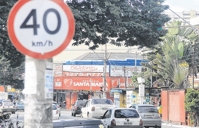 Motoristas que passarem de 40km/h no Centro serão multados