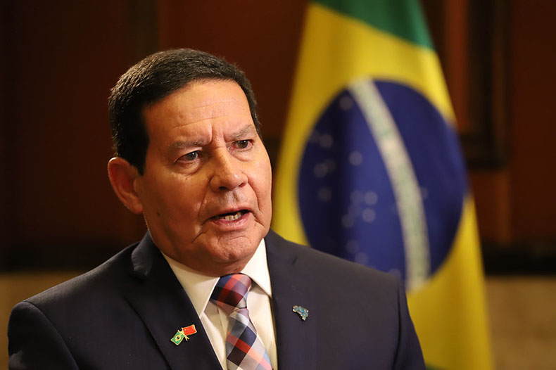 Se as forças armadas forem ‘indisciplinadas’, Mourão diz que democracia fica comprometida