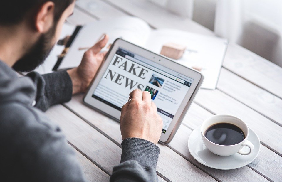 Brasil é o país que mais acredita em fake news sobre Covid-19, segundo pesquisa