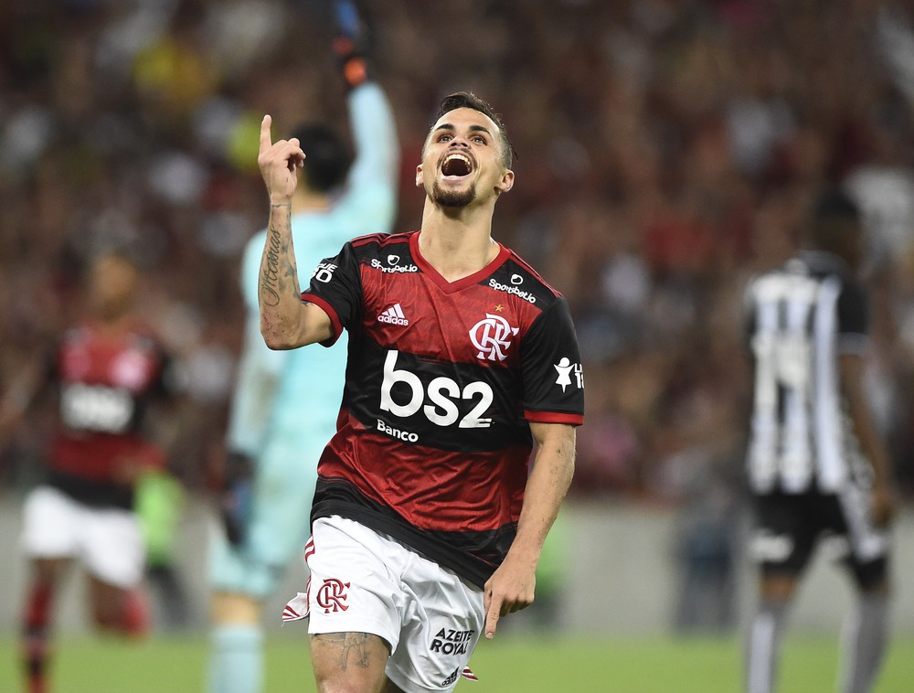 Possível venda de Michael para o Al Hilal pode render grana para o Goiás