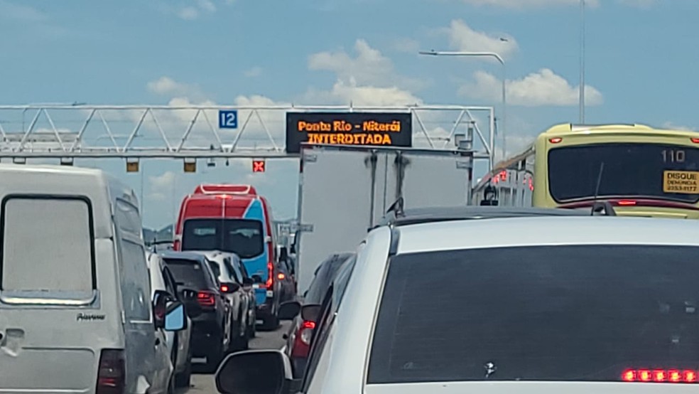 Homem armado é contido na Ponte do Rio-Niterói no RJ