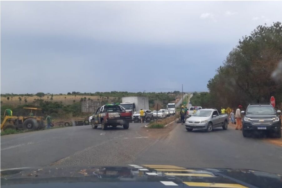 Forças de segurança pública dão início a desbloqueio de rodovias, em Goiás