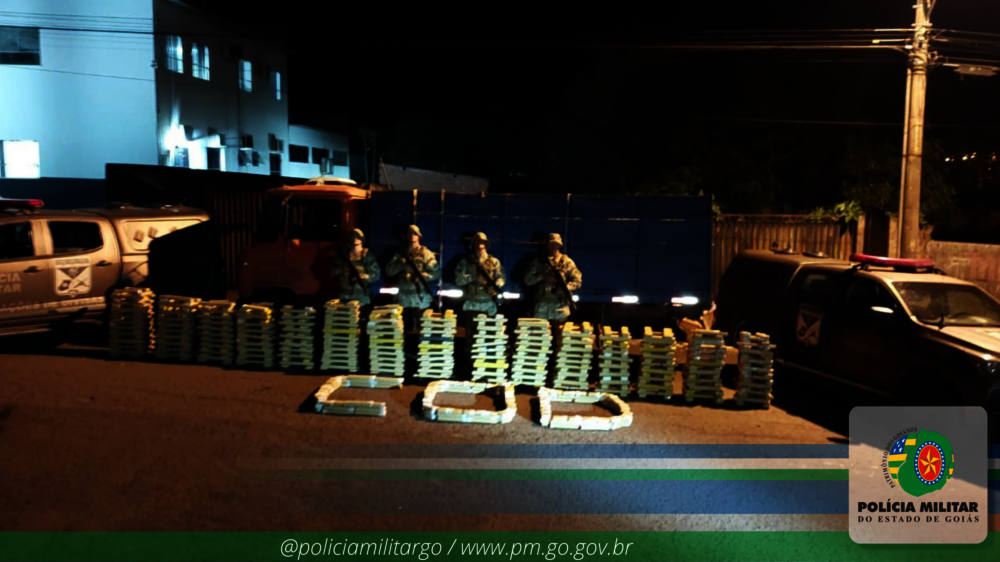 Caminhão é apreendido com 500kg de maconha, em Jataí