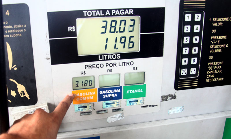 Defasagem da gasolina chega a 11% e do diesel a 4%, diz Abicom