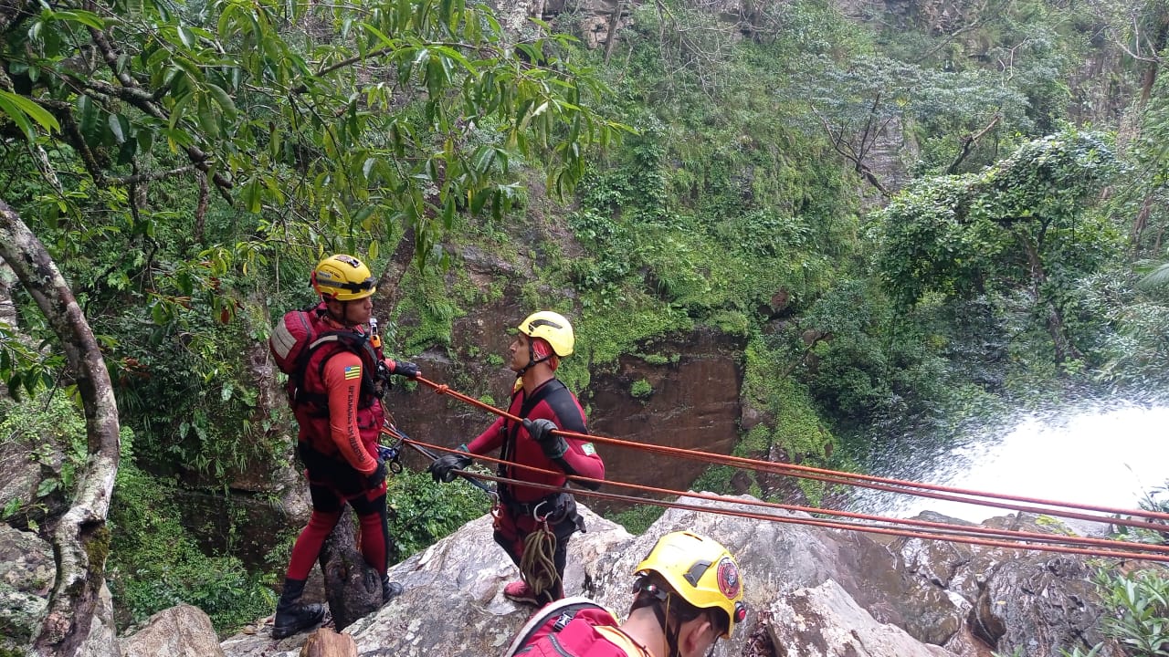 Corpo de turista que desapareceu é encontrado por bombeiros, em Goiás