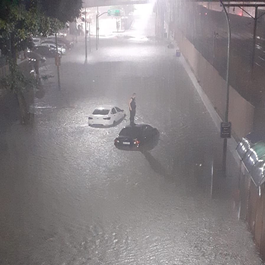 Chuva forte coloca cidade do Rio em estágio de atenção