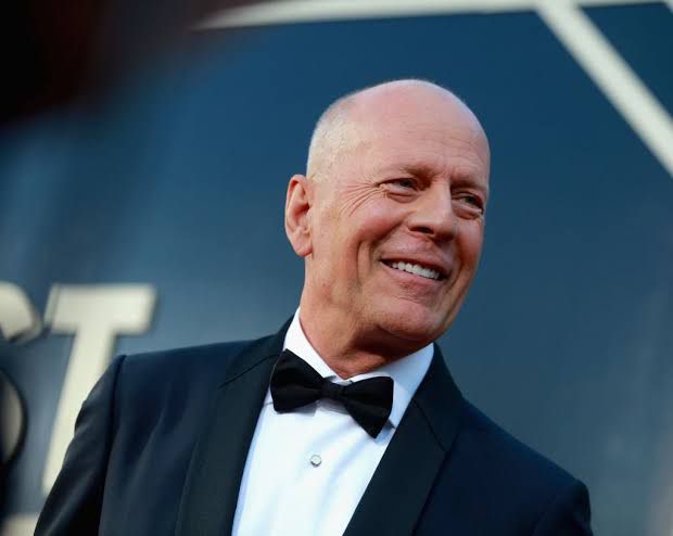 Bruce Willis é descrito como agressivo e incapaz de reconhecer a mãe