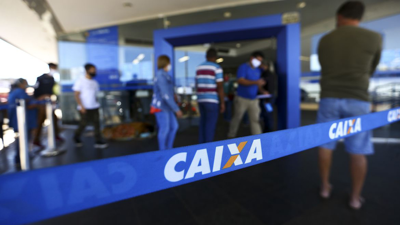 Caixa libera abono salarial para nascidos em março e abril