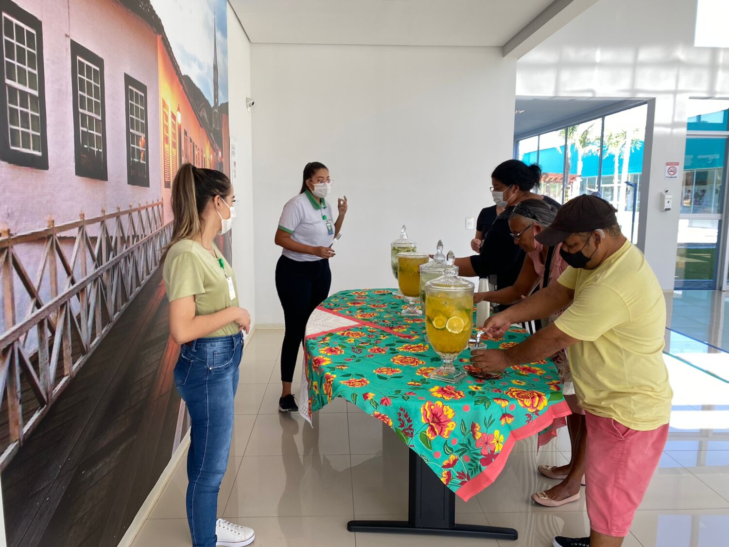 Policlínica de Goiás alerta importância de beber água