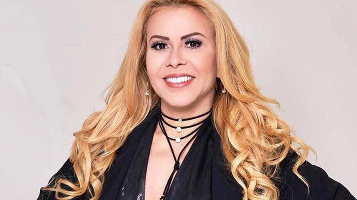 Joelma revela que está há quatro anos sem beijar na boca