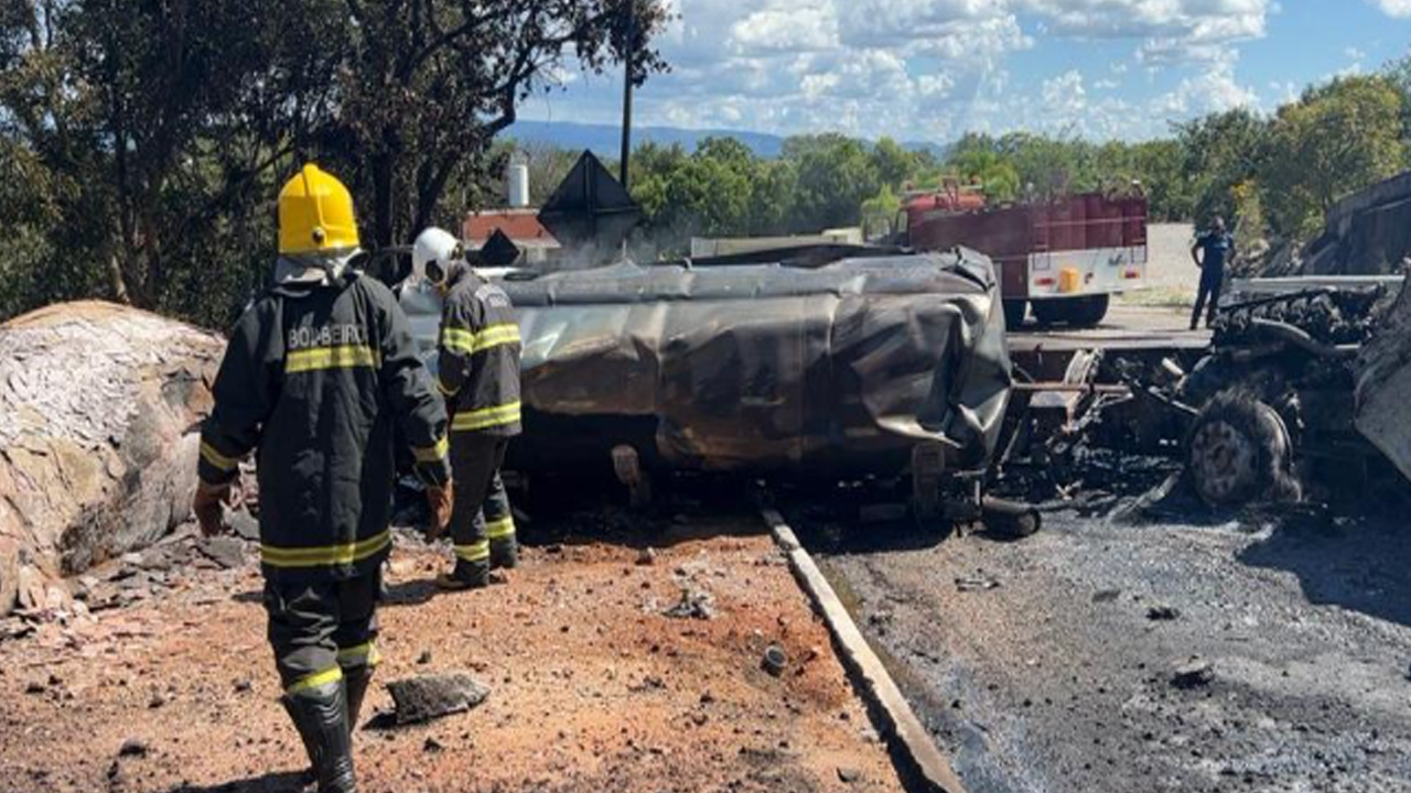 Caminhão de combustível explode e deixa duas pessoas feridas