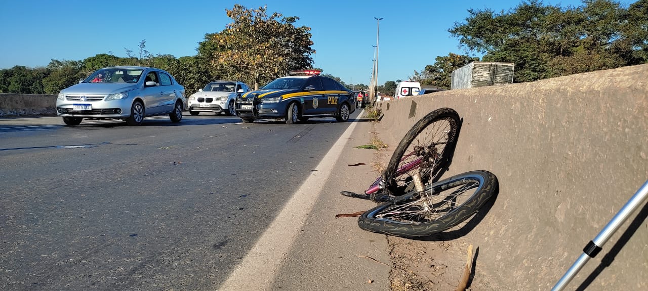 Ciclista morre após ser atropelado na BR-153