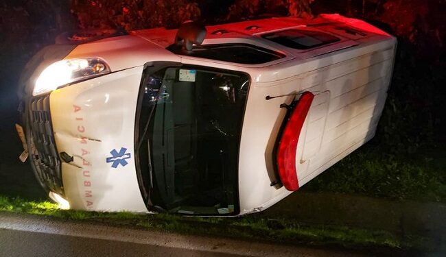 Homem furta e capota ambulância no Rio Grande do Sul