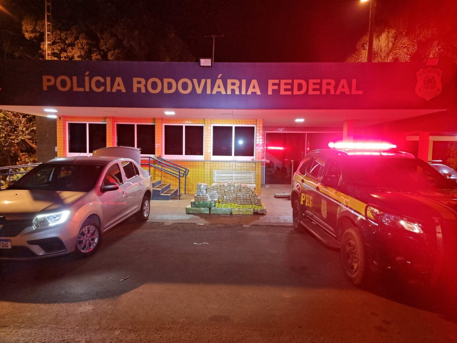 Homem é preso com mais de 330 kg de maconha e carro roubado em Jataí