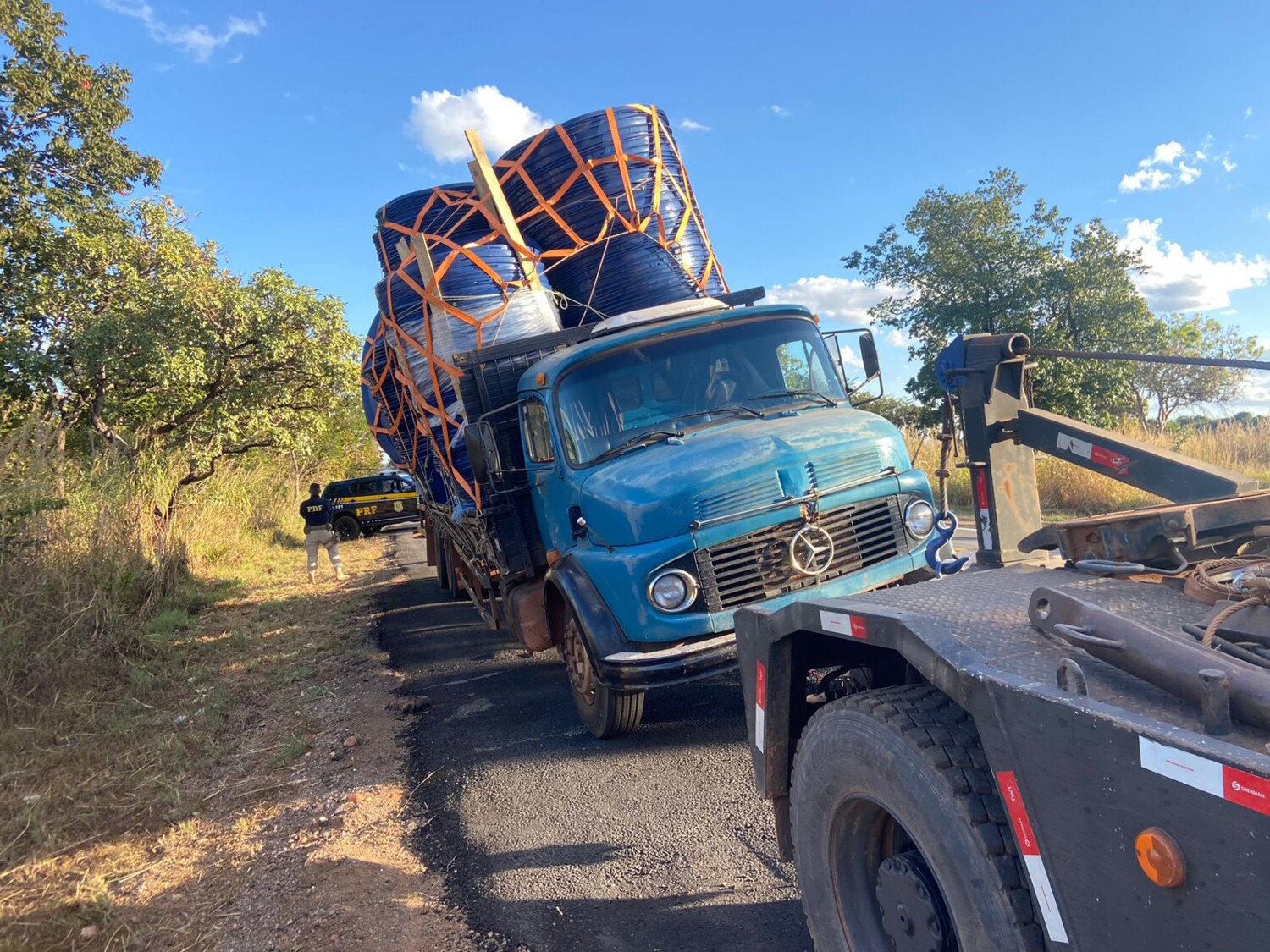 Caminhão é apreendido por transporte irregular