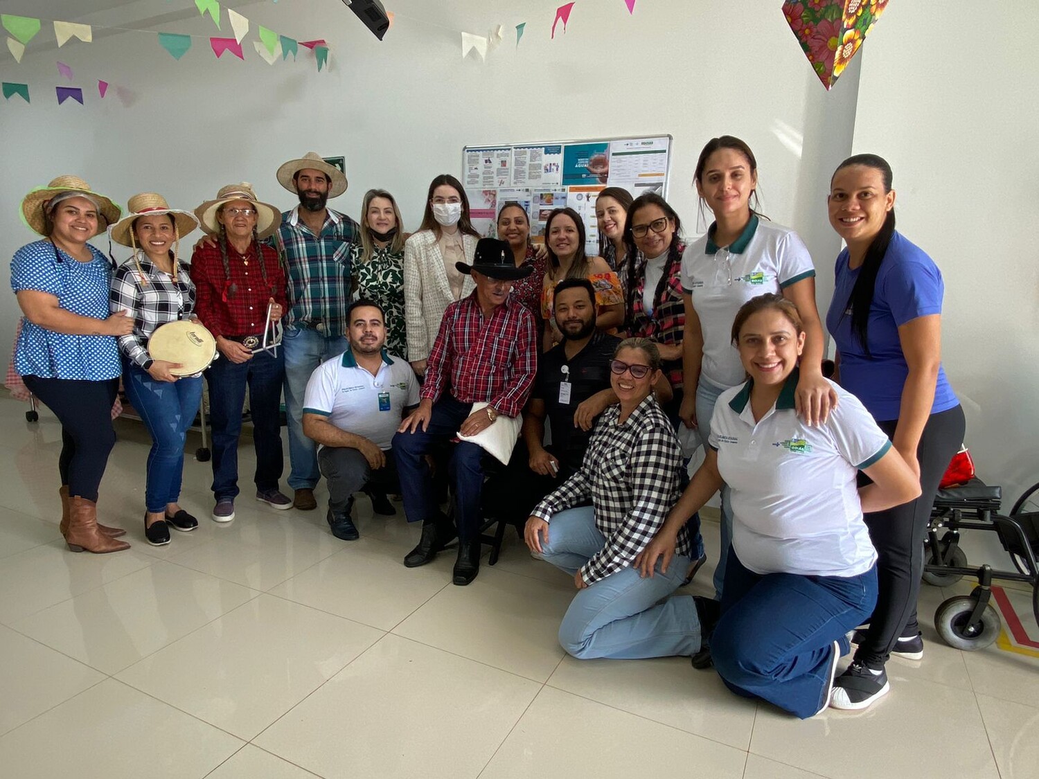 Em clima de festa junina, Policlínica de Goianésia realiza palestra na hemodiálise