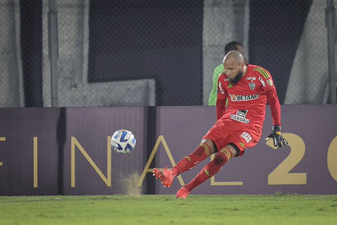 Éverson, goleiro do Atlético-MG, é vítima de racismo em jogo da Libertadores