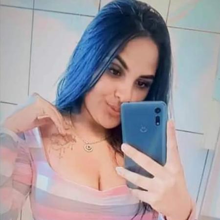 Mulher de 18 anos é morta a facadas enquanto segurava sua filha