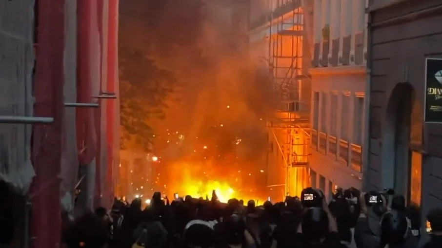 Protestos na França após morte de jovem resultam em mais de 1.300 prisões