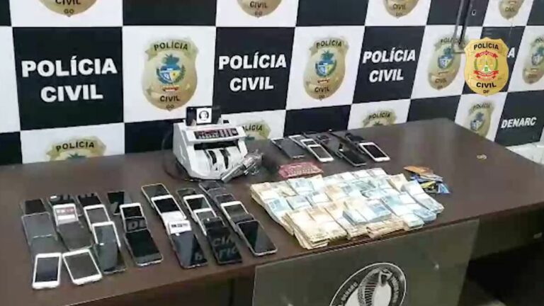 Casal suspeito de tráfico de drogas é preso com R$ 247 mil, em Goiânia