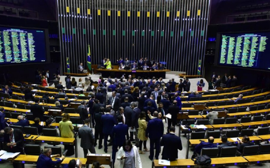 Veja como os deputados goianos votaram na reforma tributária