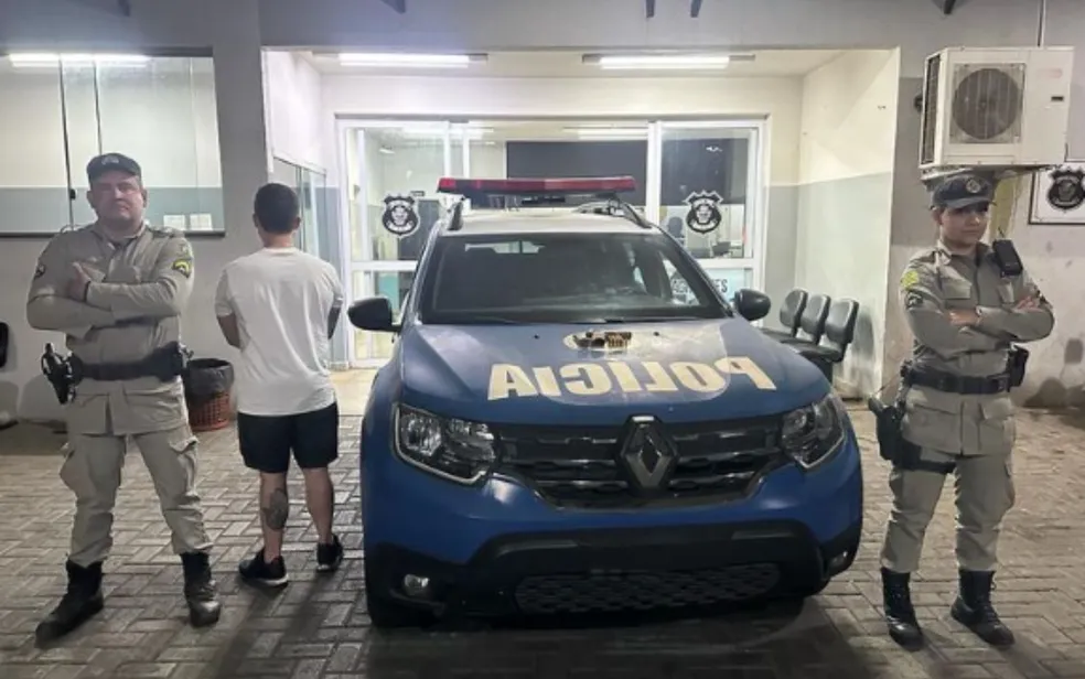 Motorista embriagado é preso com arma de fogo em carro de luxo após briga em boate