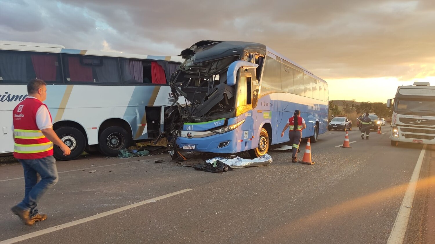 Acidente na BR-060; motorista morre e passageiros ficam feridos