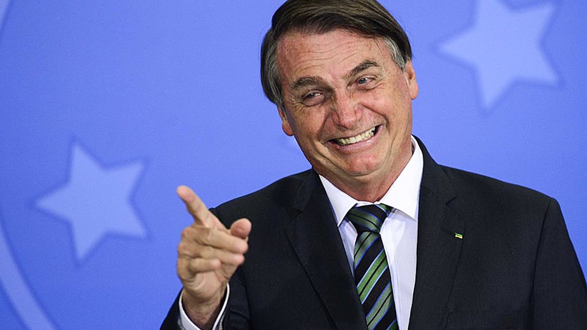 Ex-presidente Bolsonaro recebe R$ 17 milhões via Pix, mas multas seguem sem pagamento