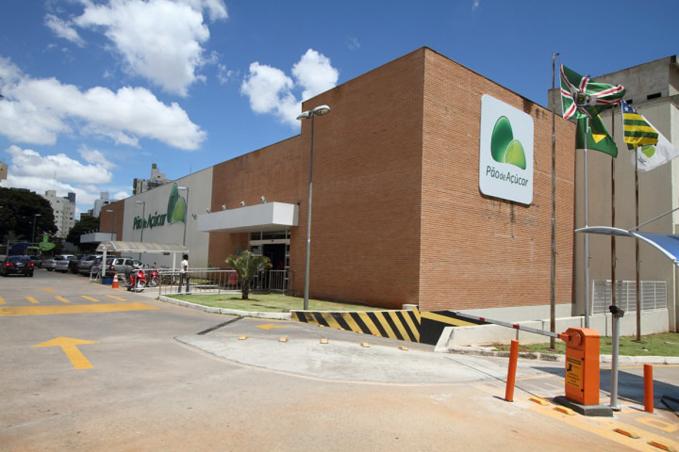 Advogado suspeito de roubar carro em estacionamento de supermercado é preso