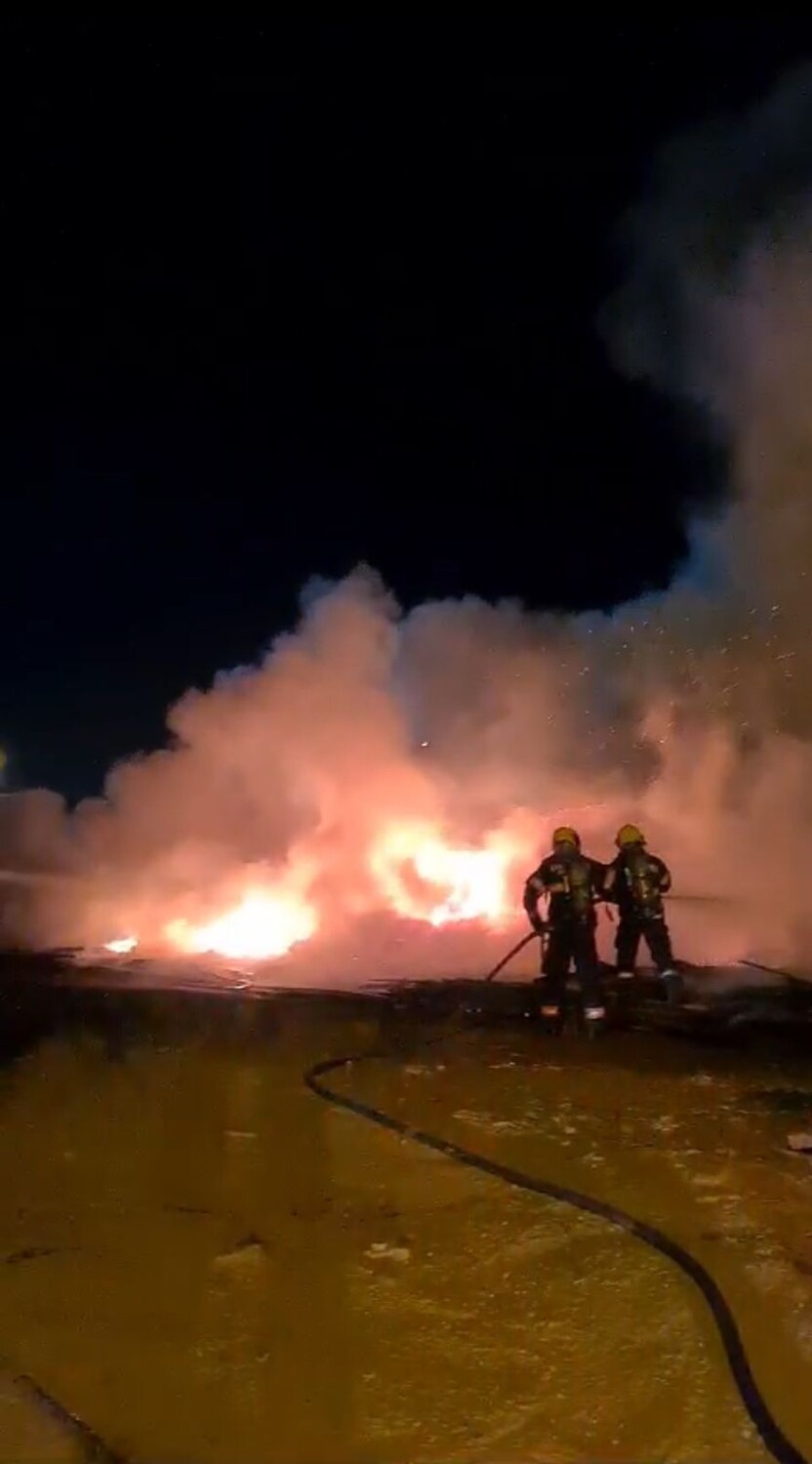 Corpo de Bombeiros de Goiás põe fim a incêndio em madeireira