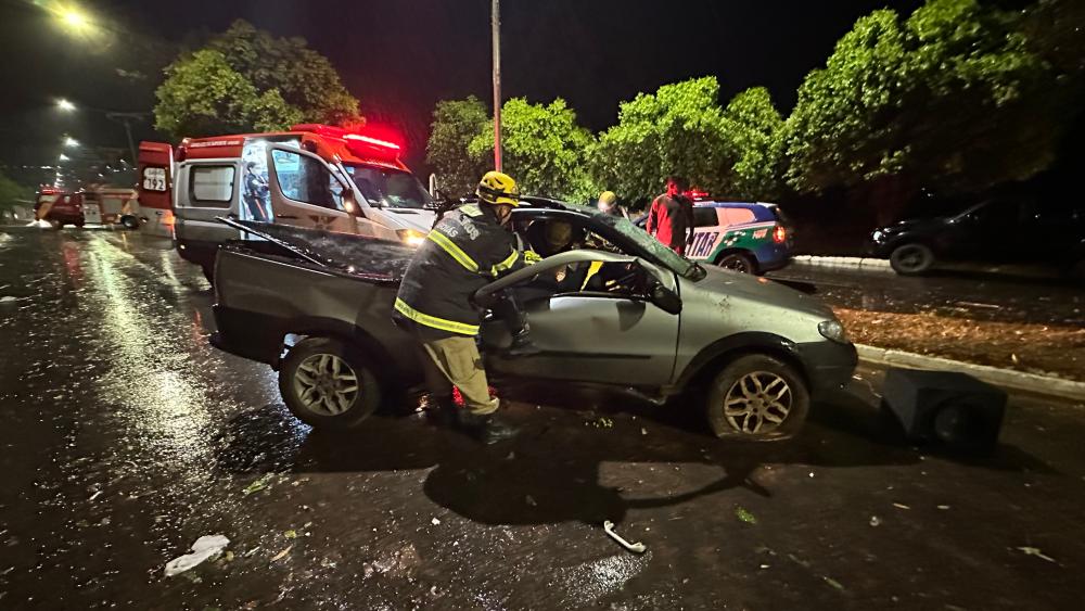 Acidente de carro deixa duas irmãs mortas