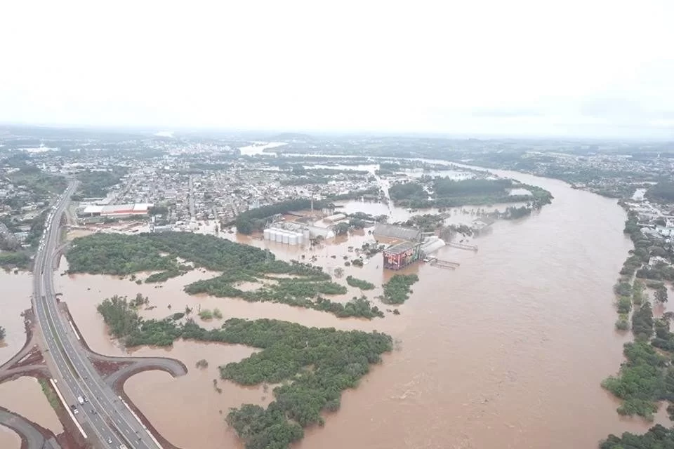 Temporais no Rio Grande do Sul deixam pelo menos 22 mortos e milhares de desabrigados