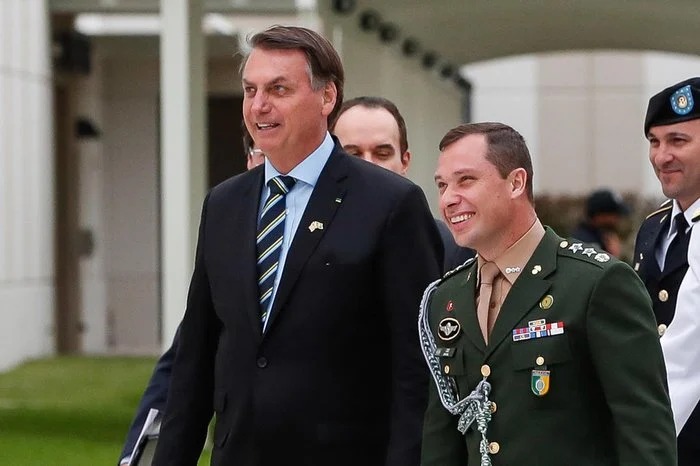 Bolsonaro conversou com militares sobre possível Golpe, diz Mauro Cid