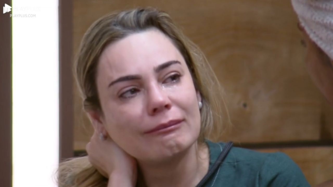 Sheherazade chora por isolamento no reality e saudade dos filhos