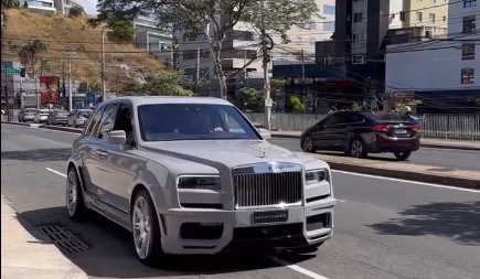 Gusttavo Lima compra carro de luxo personalizado