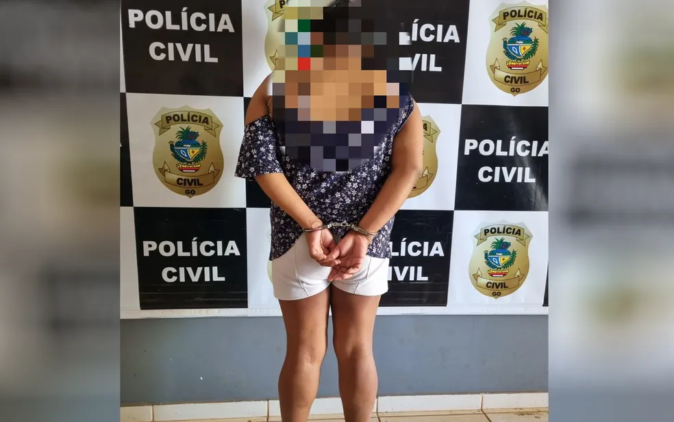 Mulher negociou por 3 mil reais fotos íntimas dela e da filha de 8 anos