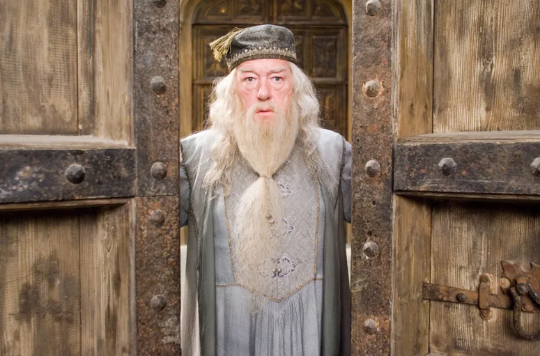 Michael Gambon, ator que interpretou Dumbledore em 'Harry Potter', morre aos 82 anos