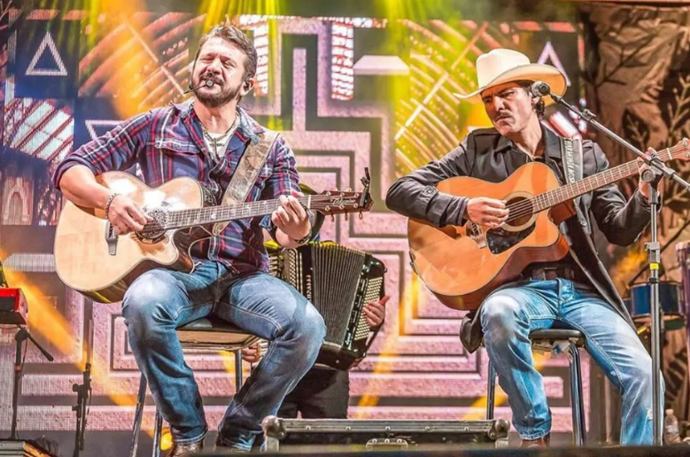 Cantor sertanejo Jads passa por cirurgia de apêndice