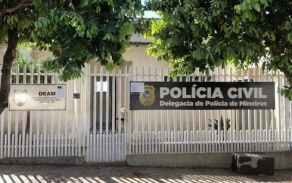 Mulher finge pedir remédio para denunciar agressões de marido