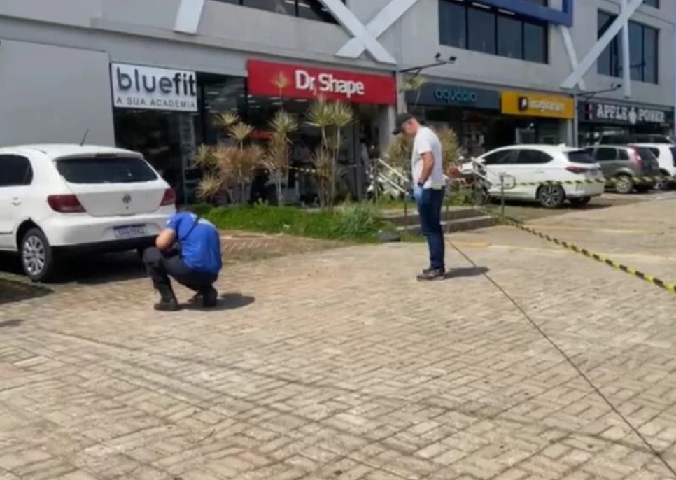 Carro de personal é atingido por 29 tiros