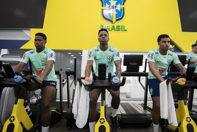 Jogadores da seleção fazem trabalhos físicos e Endrick ‘se diverte’ com Vini Júnior e Rodrygo