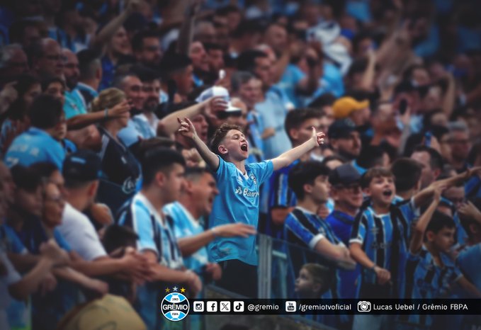 Grêmio acorda no 2º tempo, vence de virada, rebaixa o Goiás e confirma vaga na Libertadores