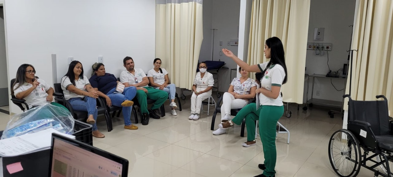 Equipe de enfermagem da Policlínica de Quirinópolis recebe treinamento sobre intercorrência ambulatorial